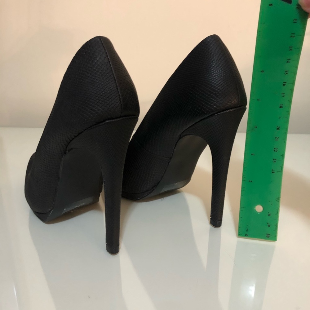 Black Pumps - Picture 3 of 4